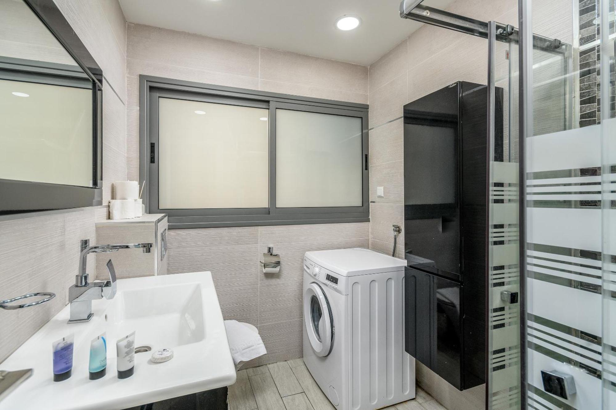 Very Nice 1 Bdr Apartment 2 Min From The Beach ! Тел Авив Екстериор снимка